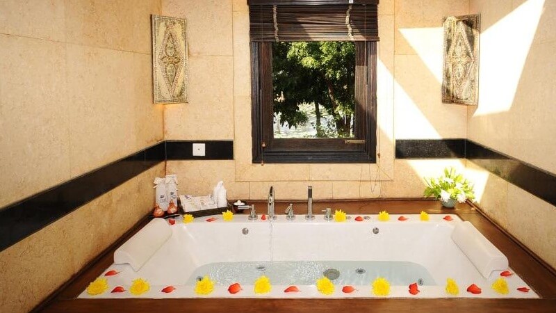 Orchid Lake View Villa Twin