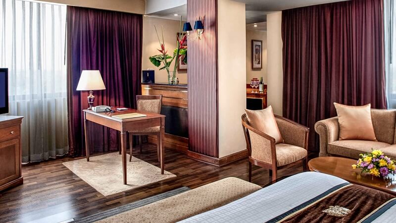 Corner Deluxe King Room