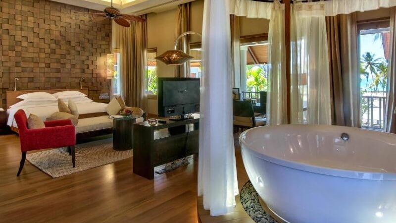 King Lagoon Suite with Balcony