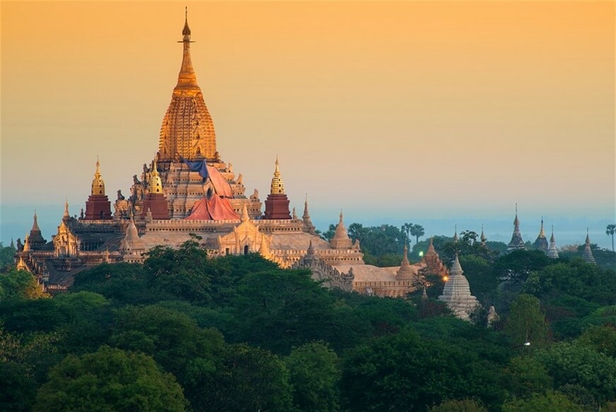 Visit Ananda temple Bagan