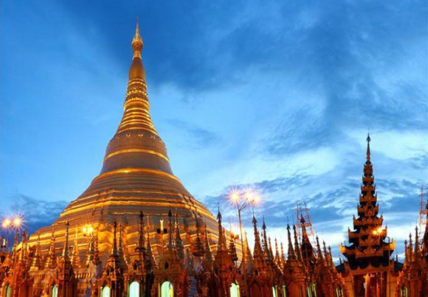 Visiting temples in Bago