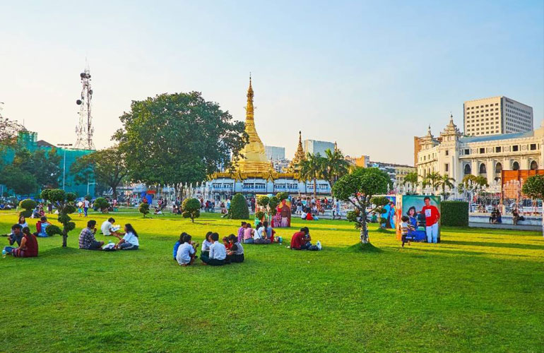 Wandering Kandawgyi Park Yangon